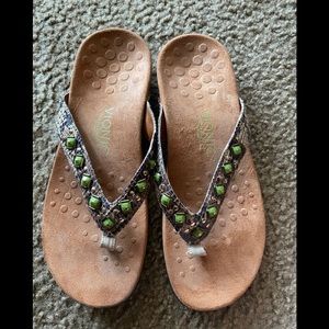 Vionic sandals size 8